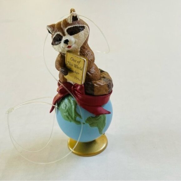 Vintage Hallmark Keepsake Out of This World Teacher Racoon Globe Ornament 1994 - Picture 1 of 7